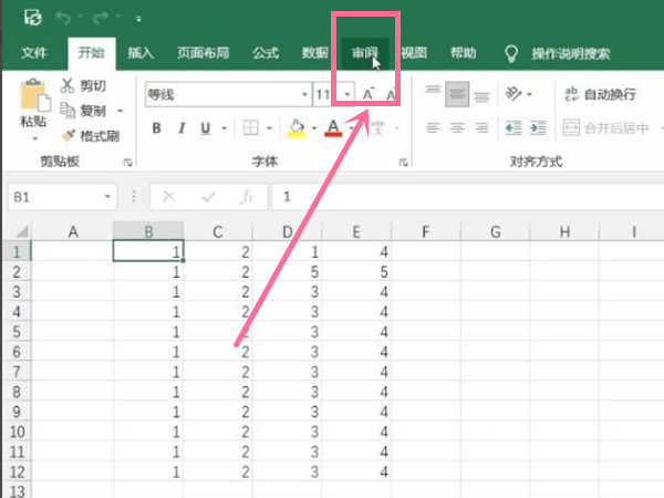打开excel表格，选择所需的工作簿，点击审阅。