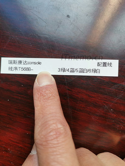 做网线水晶头线序,一端按照T568B线序,另一端:3绿/4蓝/5蓝白/6绿白,其余不接,网线里面是8根,按照数字对应的排序插入水晶头压好即可。