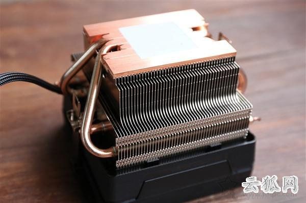 AMD锐龙Ryzen7 2700X盒装自带CPU散热器吗?自带散热器够用吗?