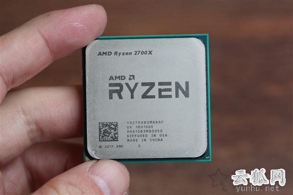AMD锐龙Ryzen7 2700X盒装自带CPU散热器吗?自带散热器够用吗?