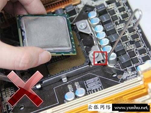 组装电脑教程:怎么安装CPU、散热器、电源、跳线