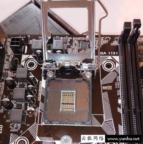 电脑组装教程:安装intel CPU和原装CPU散热器图文教程