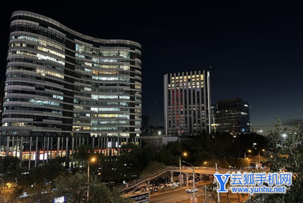 iPhone13和12哪个拍夜景好看-夜景实拍对比