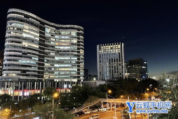 iPhone13和12哪个拍夜景好看-夜景实拍对比