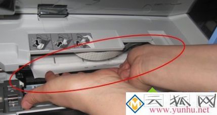 电脑使用打印机打印文件出现卡纸怎么办