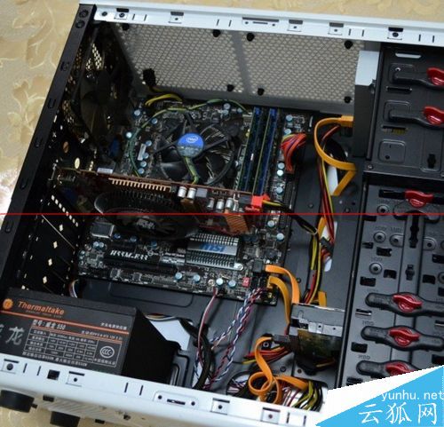 电脑开机黑屏,显示器不能显示该怎么解决