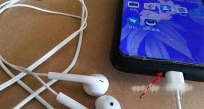 Hinova9怎么插耳机-耳机孔在什么地方(图文)