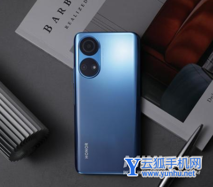 荣耀畅玩30plus后盖是什么材质-是玻璃机身吗