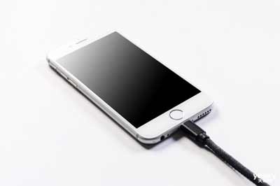 工信部回应手机厂商不配充电器问题 (图文)