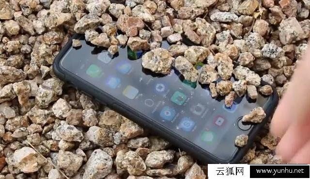 手机钢化玻璃膜真的能防止摔碎屏幕吗？