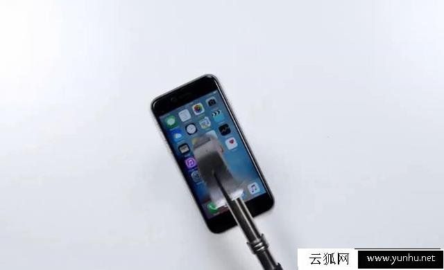 手机钢化玻璃膜真的能防止摔碎屏幕吗？