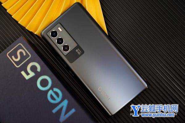 IQOONeo5S和IQOO8对比-哪款手机性价比更高