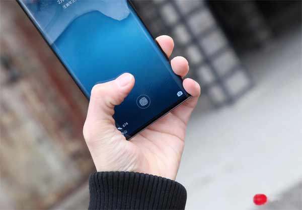 荣耀 60 SE 体验：120Hz 曲屏 +66W 闪充，2000 元档新选择 (图2)