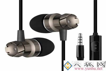 电脑插耳机能进行语音通话吗？