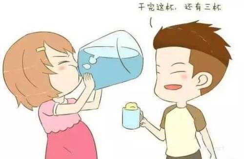 tcp和udp少女喝水照片