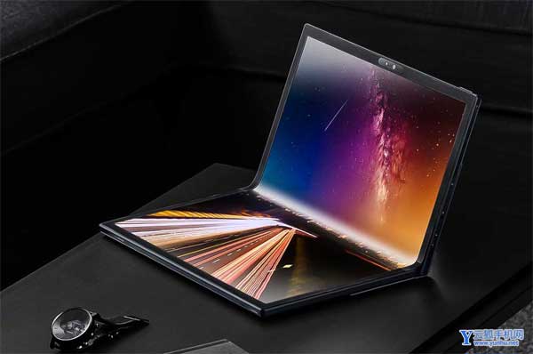 华硕笔记本电脑 Zenbook 17 Fold