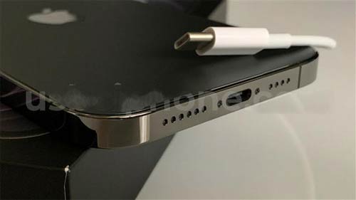 全球首台 USB-C 接口 iPhone 12:完美亮屏