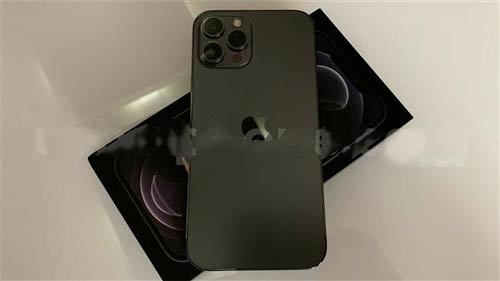 全球首台 USB-C 接口 iPhone 12:完美亮屏