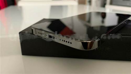 全球首台 USB-C 接口 iPhone 12:完美亮屏