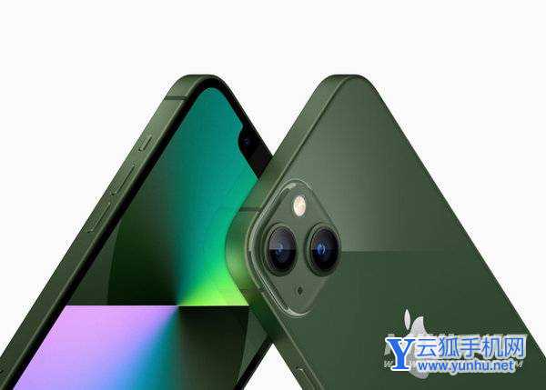 绿色的 iPhone 13 和 iPhone 13 mini。