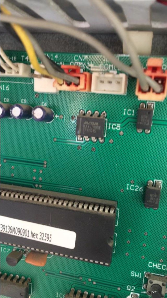 客户问这种美的空调主板报E2故障维修多少钱