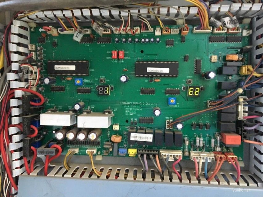 客户问这种美的空调主板报E2故障维修多少钱