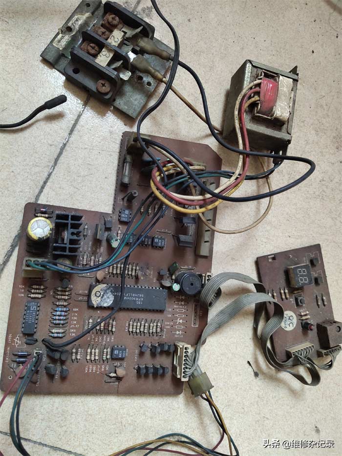 空调接通电源后，发现电源指示灯不亮，看下是什么故障