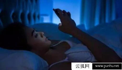 iPhone手机夜间亮度调最低还刺眼怎么办 打开弱光模式保护眼睛