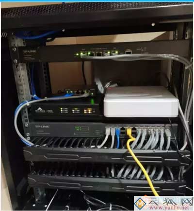 强电工师傅请注意了，以后再这样放网线就太不专业了