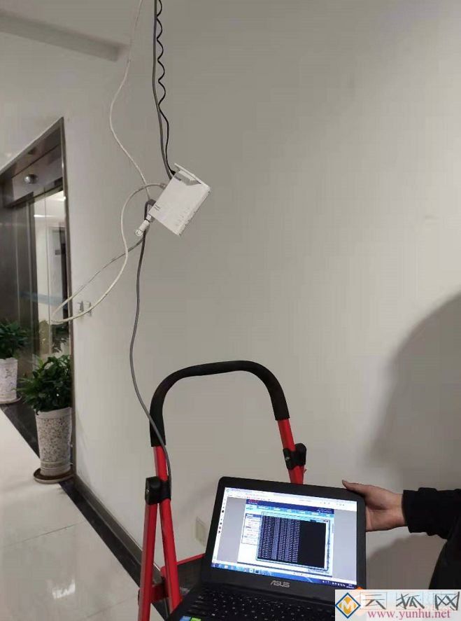 这个路由器，IT小哥真的第一次见，差点害的IT小哥不敢重置