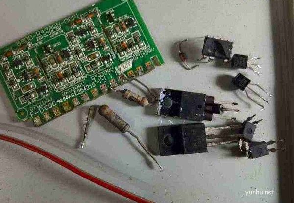 创维42K03HR液晶电视雷击三无故障检修一例