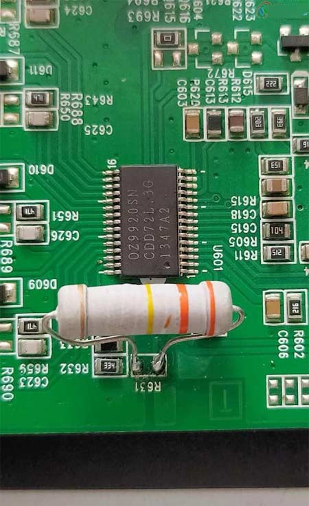 TCL液晶电视L48A71开机屏幕一闪黑屏的检修