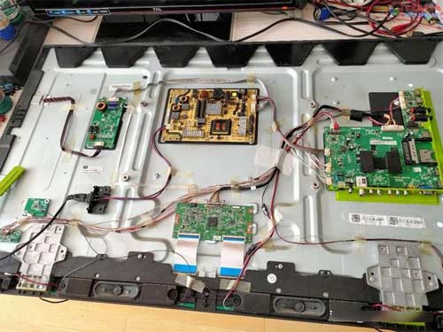 TCL液晶电视L48A71开机屏幕一闪黑屏的检修