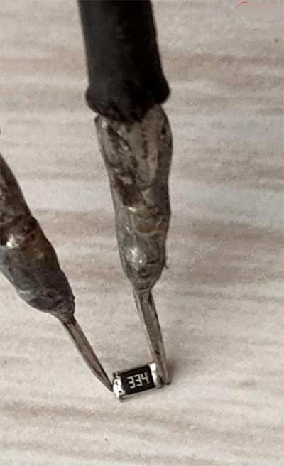 TCL液晶电视L48A71开机屏幕一闪黑屏的检修