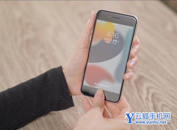 iPhoneSE3开箱测评-真机上手体验怎么样