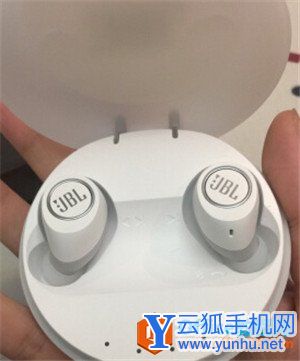 JBL FREE耳机怎么开机和关机
