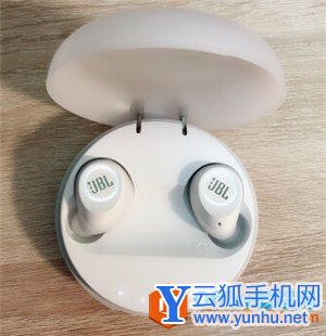 JBL FREE耳机怎么开机和关机