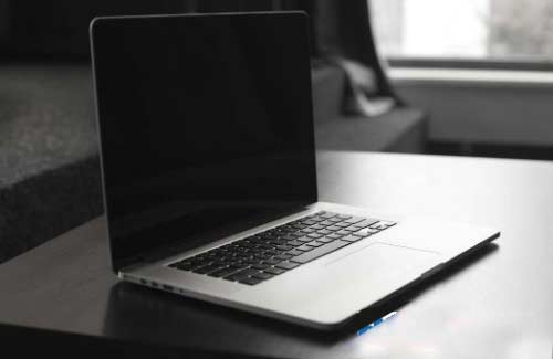 戴尔笔记本电脑开机死机是什么原因？