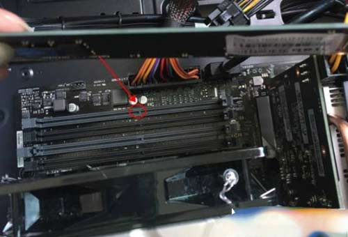 主板和内存不兼容会发生什么情况？如何解决？