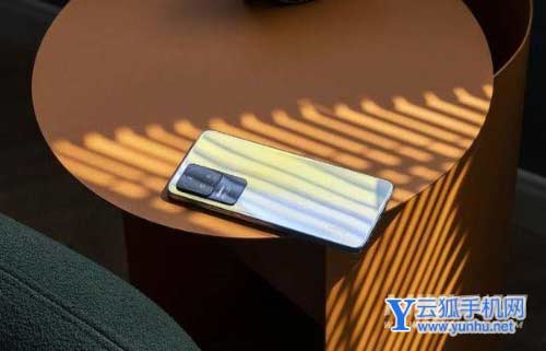 同样的1999元，红米k40s和iqooneo6SE怎么选择