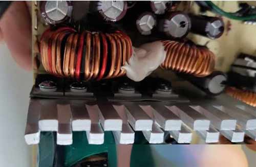 电脑主机里边滋滋响（啸叫）是什么回事？如何解决？