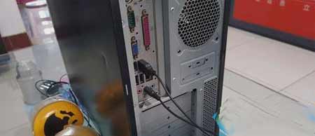 音箱插电脑哪个孔_电脑怎样连接音响