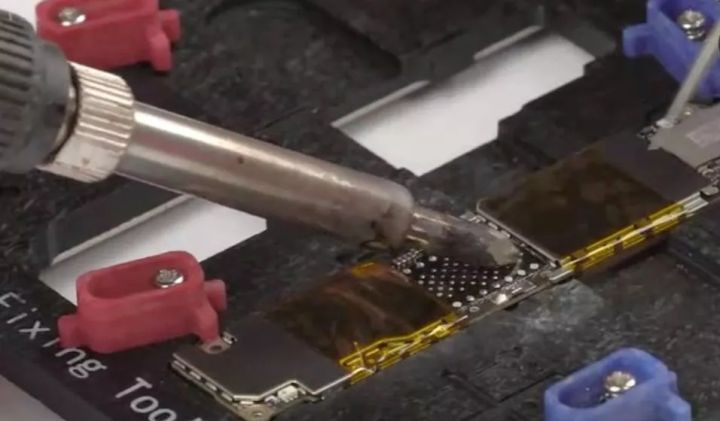 注意分辨,最新款 iPhone SE 扩容机已经来了 注意分辨,最新款 iPhone SE 扩容机已经来了