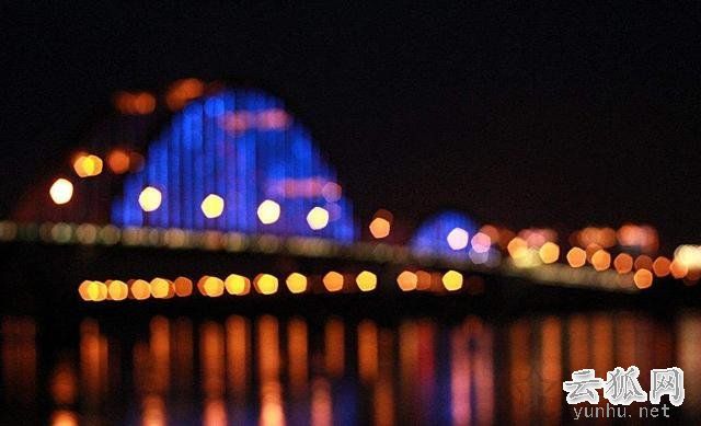 手机拍照技巧：教你如何使用手机的专业模式来拍摄纯净的夜景