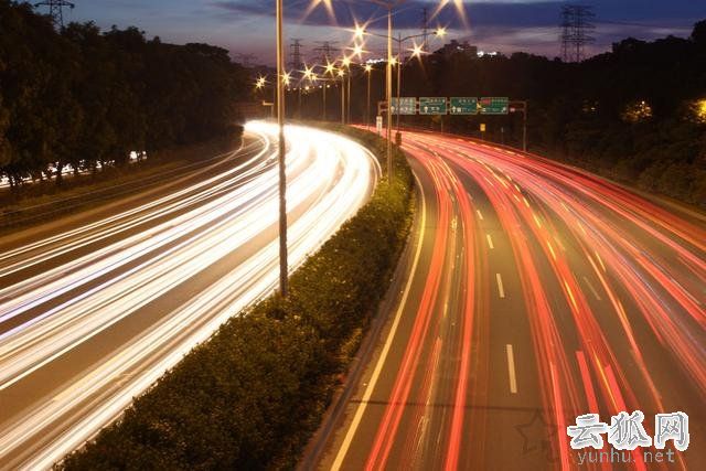 手机拍照技巧：教你如何使用手机的专业模式来拍摄纯净的夜景